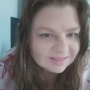 Meet your Posher, Lorrie